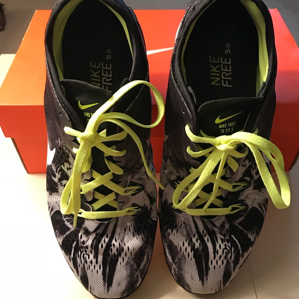 Nike Free 5.0 Black/White sneakers colored laces